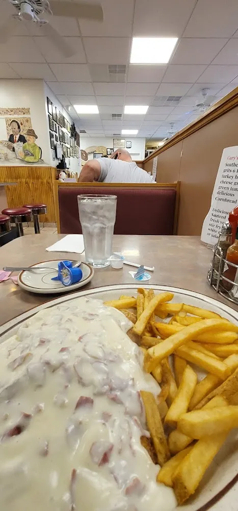 Chipped Corn Beef Gravy with Cheesy Grits